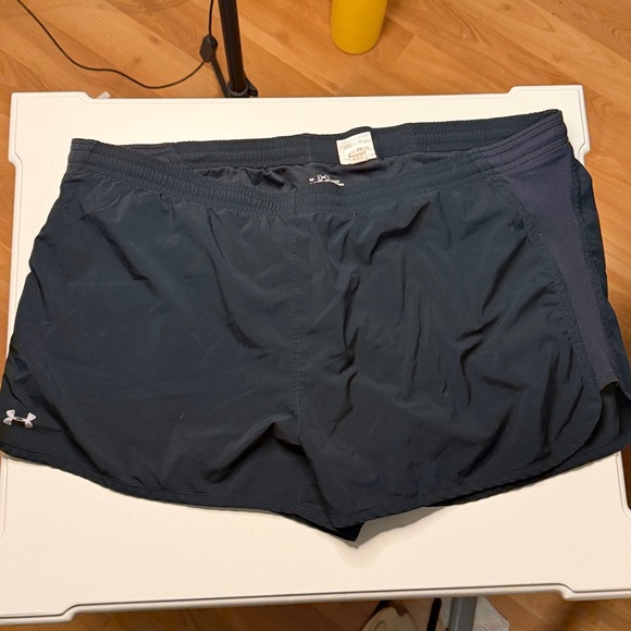11 pairs of women’s running shorts all large - Picture 10 of 12